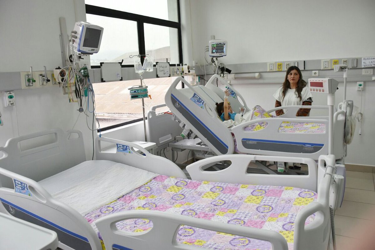 ministeriosalud's tweet photo. Ministra junto a autoridades recorren Hospital de La Serena para inaugurar #UTIPediatrica, obra con inversión superior a los $200 millones https://t.co/D1xaU3F1ve