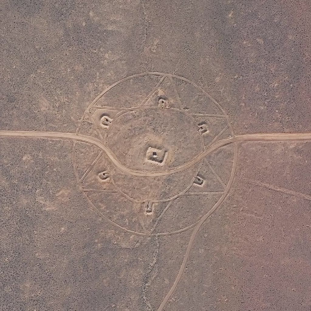 geoawesome_dgtl's tweet photo. Strange Symbol on the desert of Nevada, USA 37.401573, -116.867808 #WhereInWorld #WhereInT… https://t.co/RAcWRPDi3c https://t.co/lu9GxiZhrR