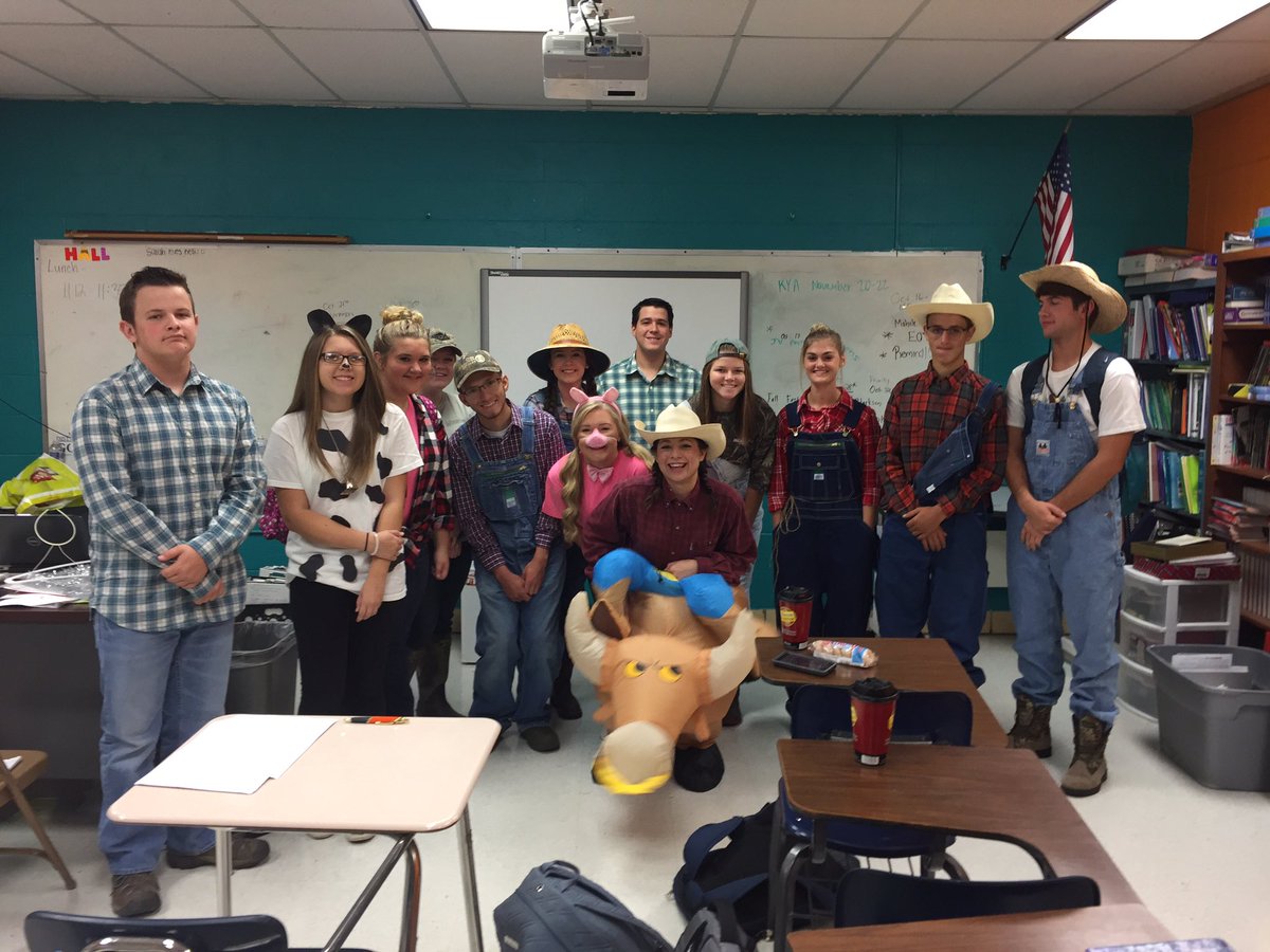 GCHSYClub's tweet photo. We've got spirit, How about you? #spiritweek #farmthursday https://t.co/Qqsh1E028h