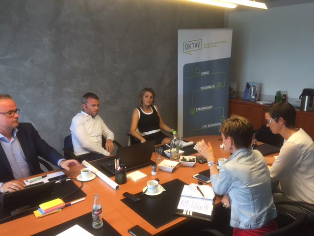 VerschBart's tweet photo. Klare taal met de klant. @ikbenoktav Onze accountants @MooreStephensBE worden opgeleid in communicatie. Boeiende dag, dank @marcneyrinck https://t.co/Pi4xrOcuJy