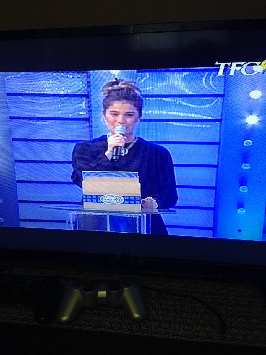 ennovyvm's tweet photo. Watching @itsShowtimena on TFC. @annecurtissmith hosting solo. Go Anne!!! 💪🏻💪🏻💪🏻#ShowtimeTwoTwoOThursday https://t.co/7Ki2h0hLLG