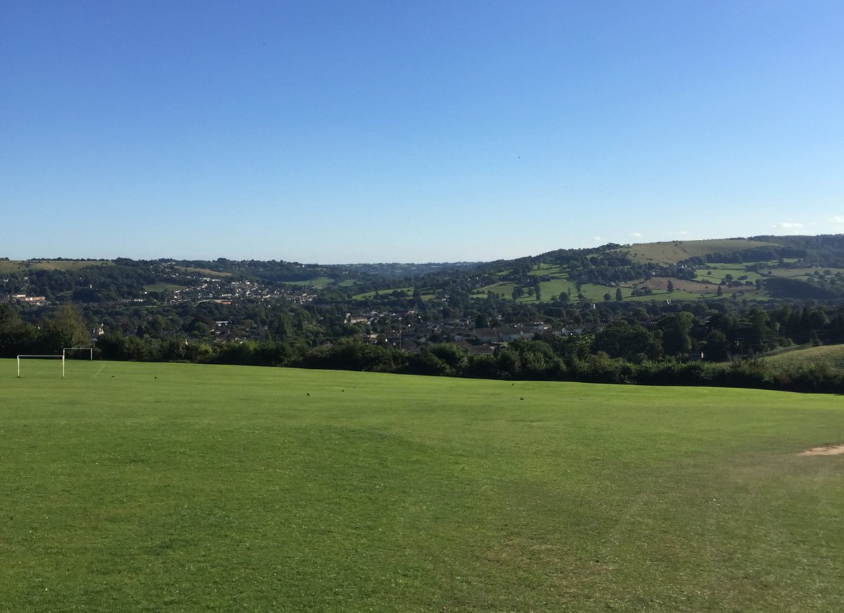 What a setting for Randwick's tag rugby ASC today! Are we in autumn or summer? #nofilter #Rugby #Stroud