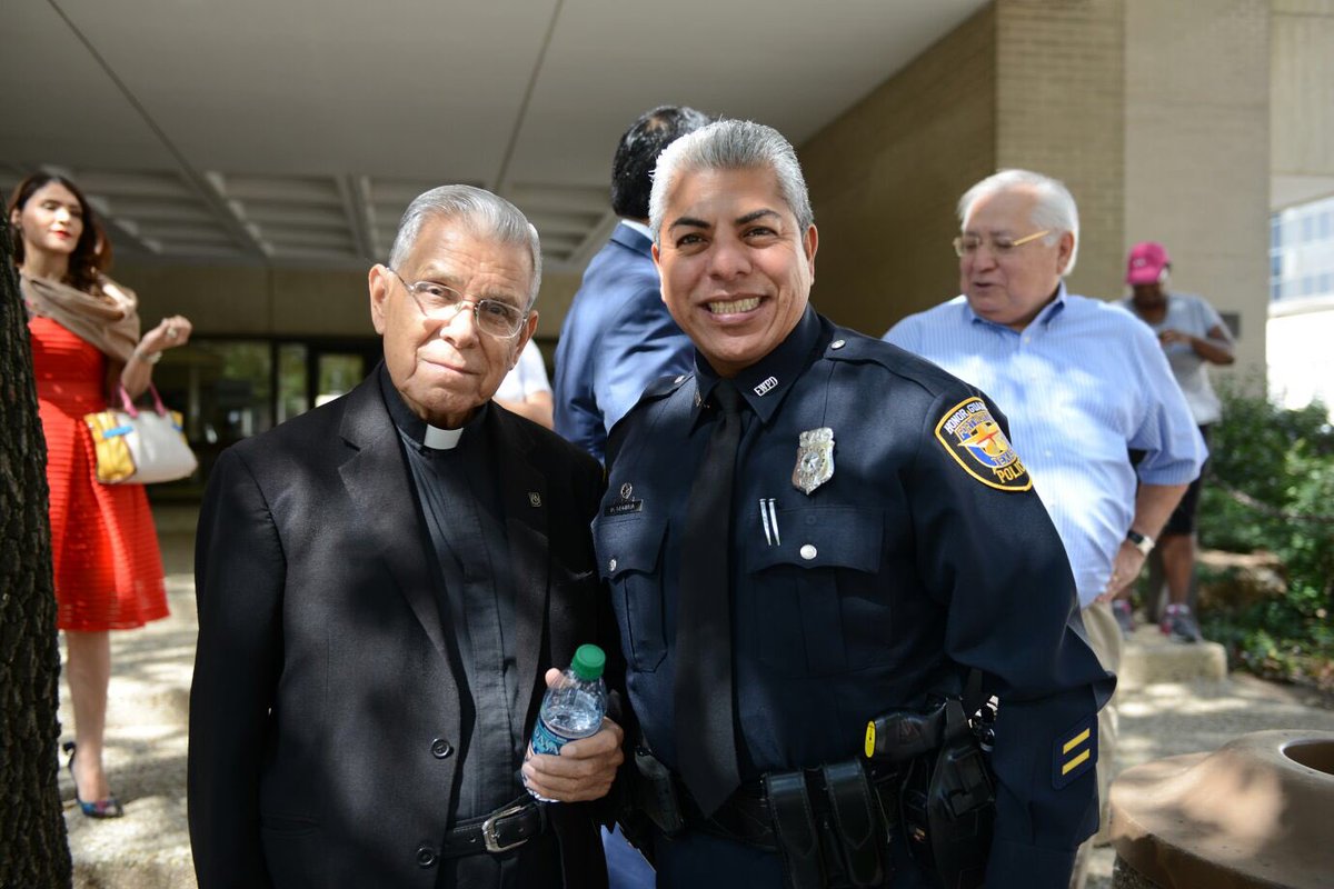 fortworthpd's tweet photo. Need lunch plans? Join us, downtown Fort Worth for the Hispanic Heritage Month Celebration! https://t.co/L4BcY8oQzh