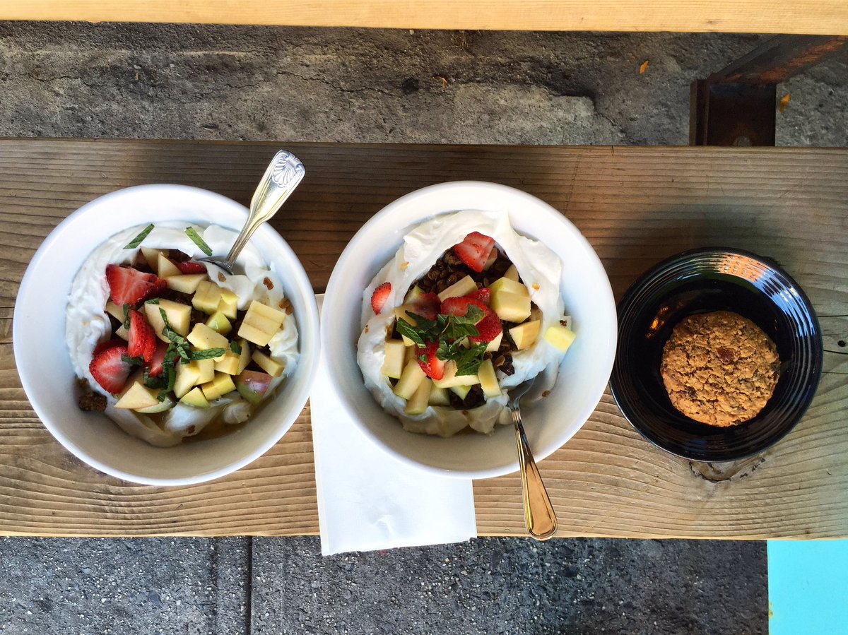 BedfordHill's tweet photo. 😊👋#granola, #yogurt, #cookie https://t.co/I4EZeUkGBL