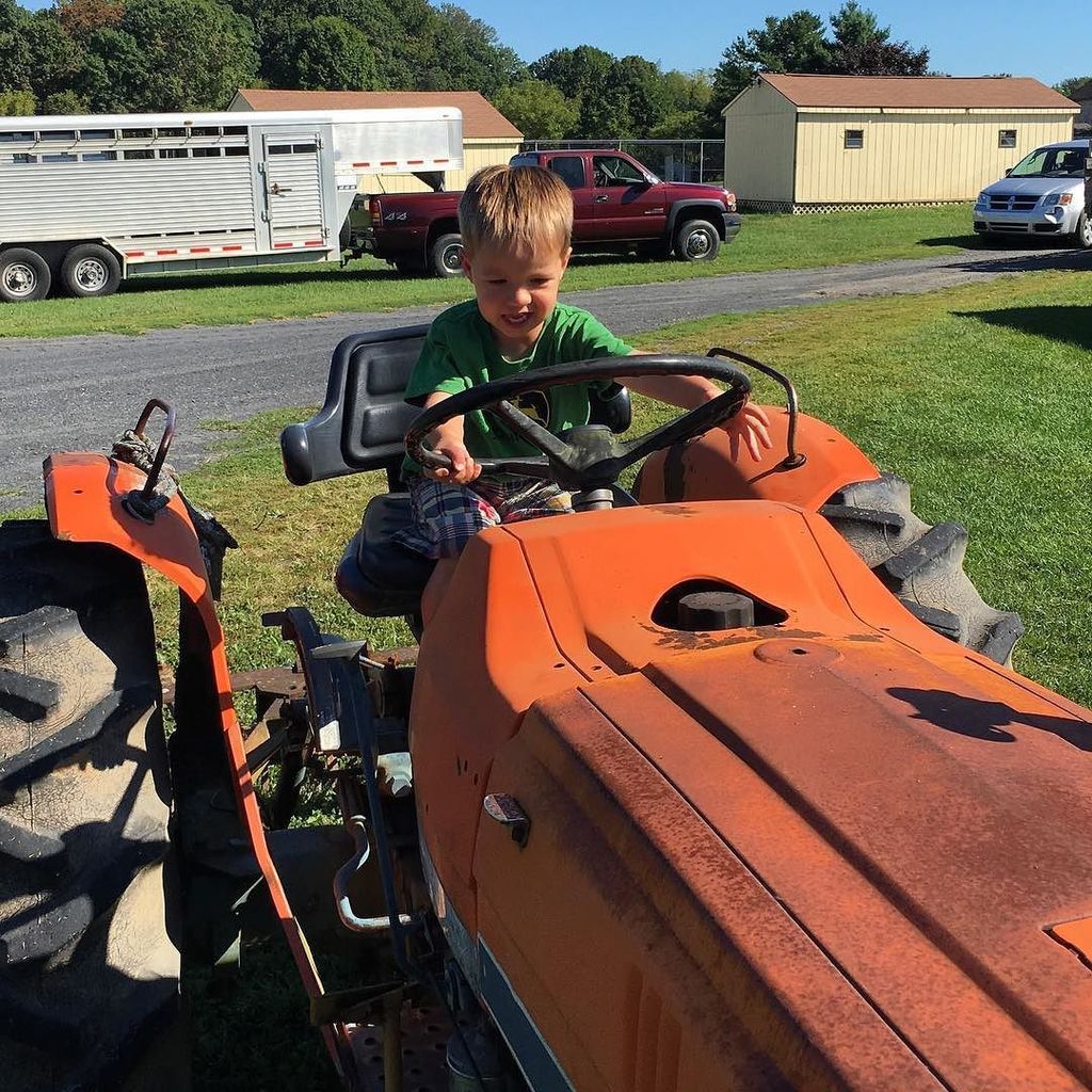 CampCuriosity's tweet photo. At #FarmClass today we learned about different Farm Equipment, We got to sit on a tractor. https://t.co/wWJhjxzNcb https://t.co/BtNHr5edaK