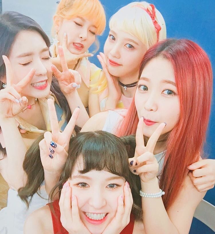 ggroupinvent's tweet photo. Red Velvet inventou as fotos em grupo. https://t.co/lO7ybxfxCO