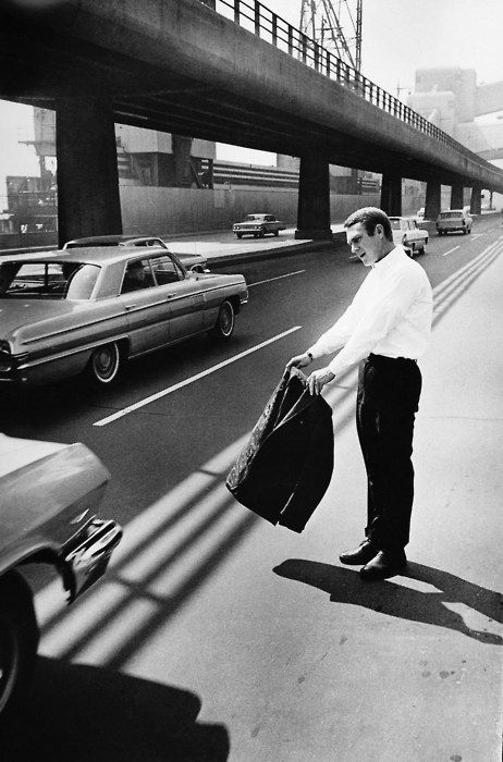 DonRobertoro's tweet photo. Steve McQueen con afición. https://t.co/lUpzQMoY9T