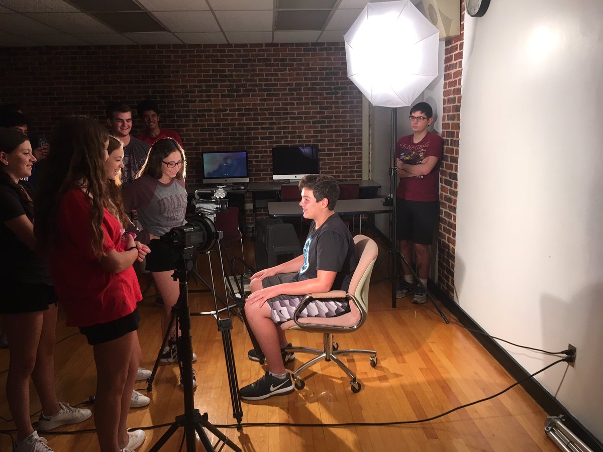 Mrreiff's tweet image. Teaching @RoslynSchooIs Ss how to set up #3pointlighting for shooting #video #powerofvideo #adechat