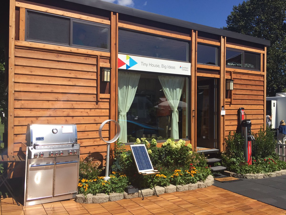 Hanging out at @TinyhouseATL with <a href="/SouthernCompany/">Southern Company</a> this afternoon at the #TOURChampionship🏠 What do you guys think? Your next house?