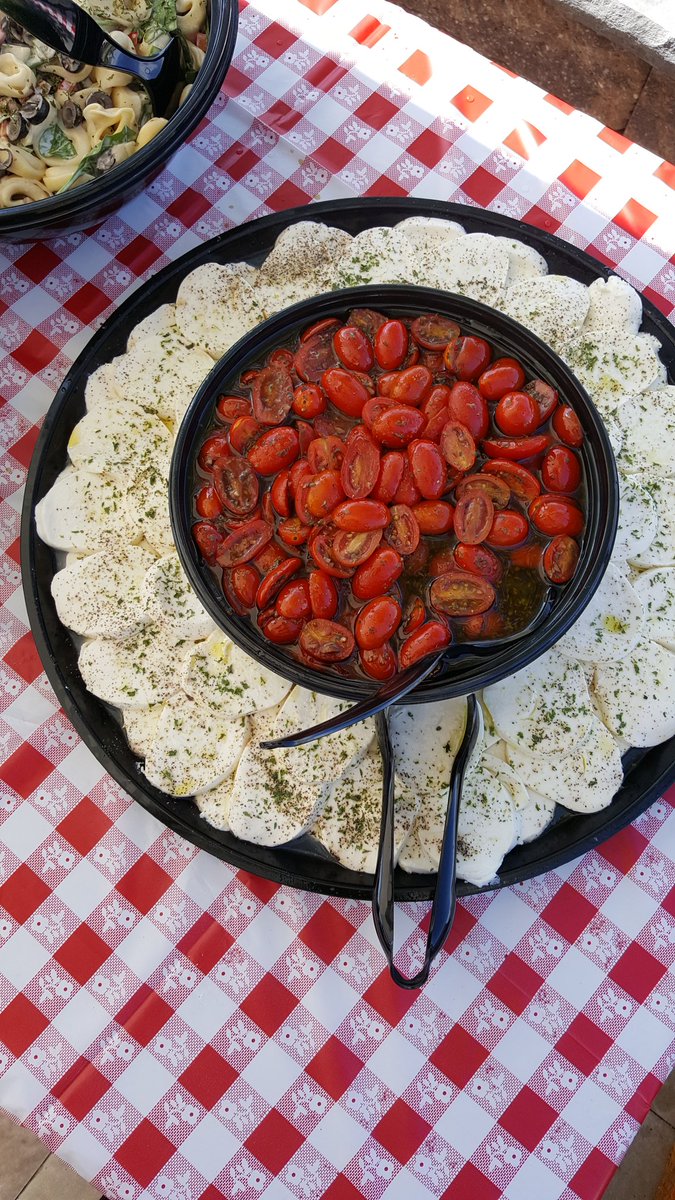 chefcovas's tweet photo. #picnic #salads https://t.co/EIKnmqYmqs