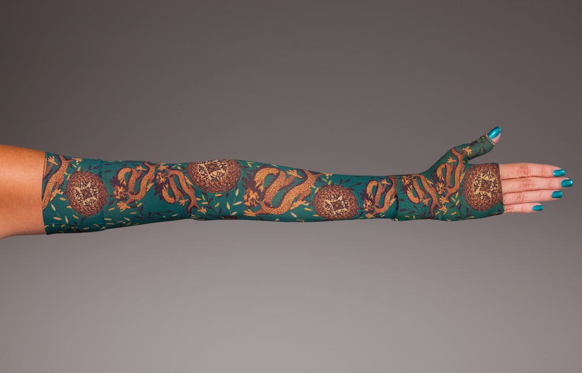 SurvivorRoom's tweet photo. New Fall Lymphedivas|Medically correct FASHION for #lymphedema|Gloves, gauntlets &amp; sleeves! #FreeShipping 
Shop now-https://t.co/LCHjuJn8sn https://t.co/OsMpE1xejf