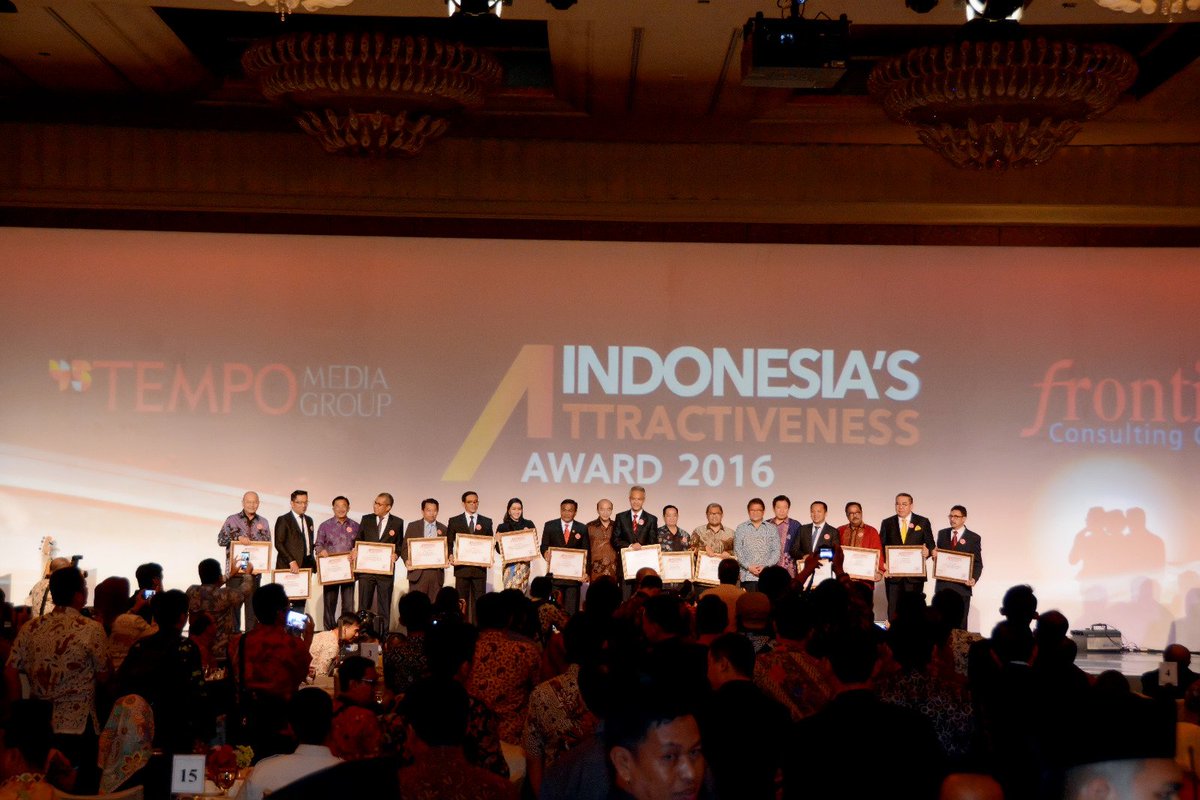 mediacenterBKL's tweet photo. Selamat kpd Gub @ridwanmukti1963 Bengkulu mendapat penghargaan INDONESIA'S ATTRACTIVENESS AWARD 2016. https://t.co/CaTlNYAz8C
