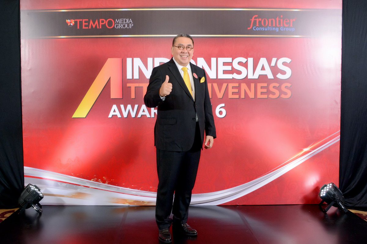mediacenterBKL's tweet photo. Selamat kpd Gub @ridwanmukti1963 Bengkulu mendapat penghargaan INDONESIA'S ATTRACTIVENESS AWARD 2016. https://t.co/CaTlNYAz8C