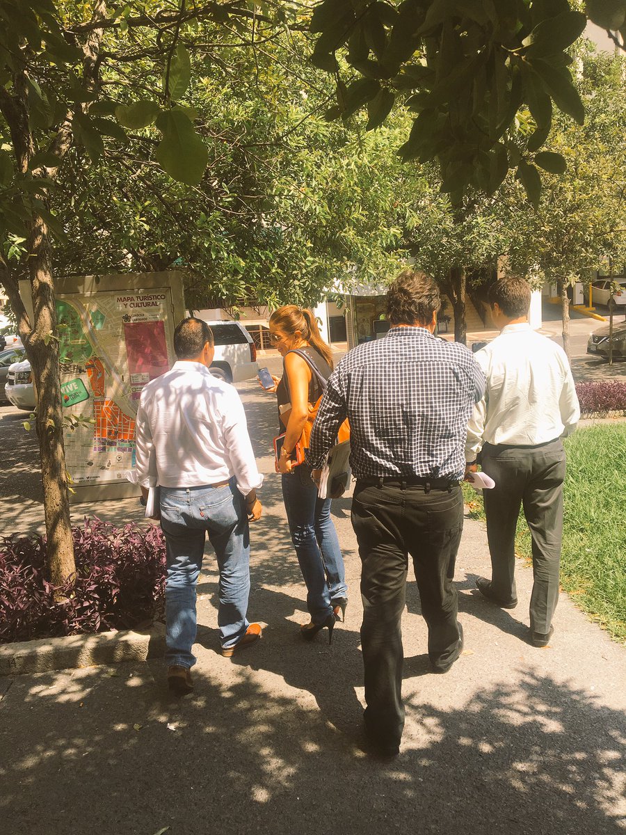 morozca's tweet photo. A 40 grados caminando por #MTY ¡Si se puede! #DiaMundialSinAuto #SedatuSinAuto #RetoSinAuto2016 https://t.co/uDXUrPEVcJ