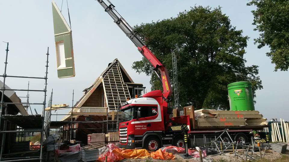RouwmaatGroep's tweet photo. Gisteren in een lage hal, vandaag tot grote hoogte. Deze kan het allemaal! https://t.co/MwJ65MGSnZ