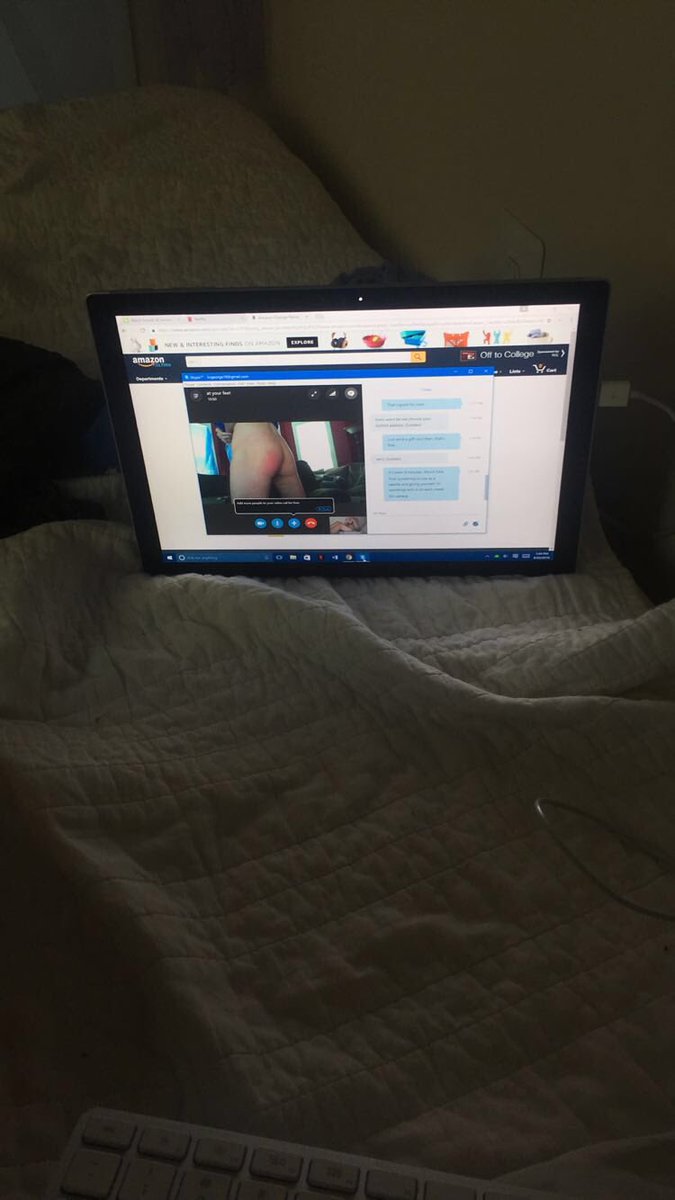 Mistress_April's tweet photo. Ignoring yet another loser on skype. When will they learn the only way to hold my attention is through tributes? #findom #domination https://t.co/hQ95cIAw8v