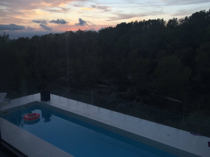 My view right now 💜 https://t.co/Utbm218IcO