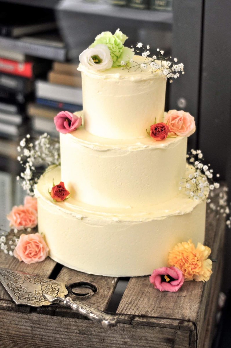 The Flour Artist On Twitter A White Swiss Meringue Buttercream