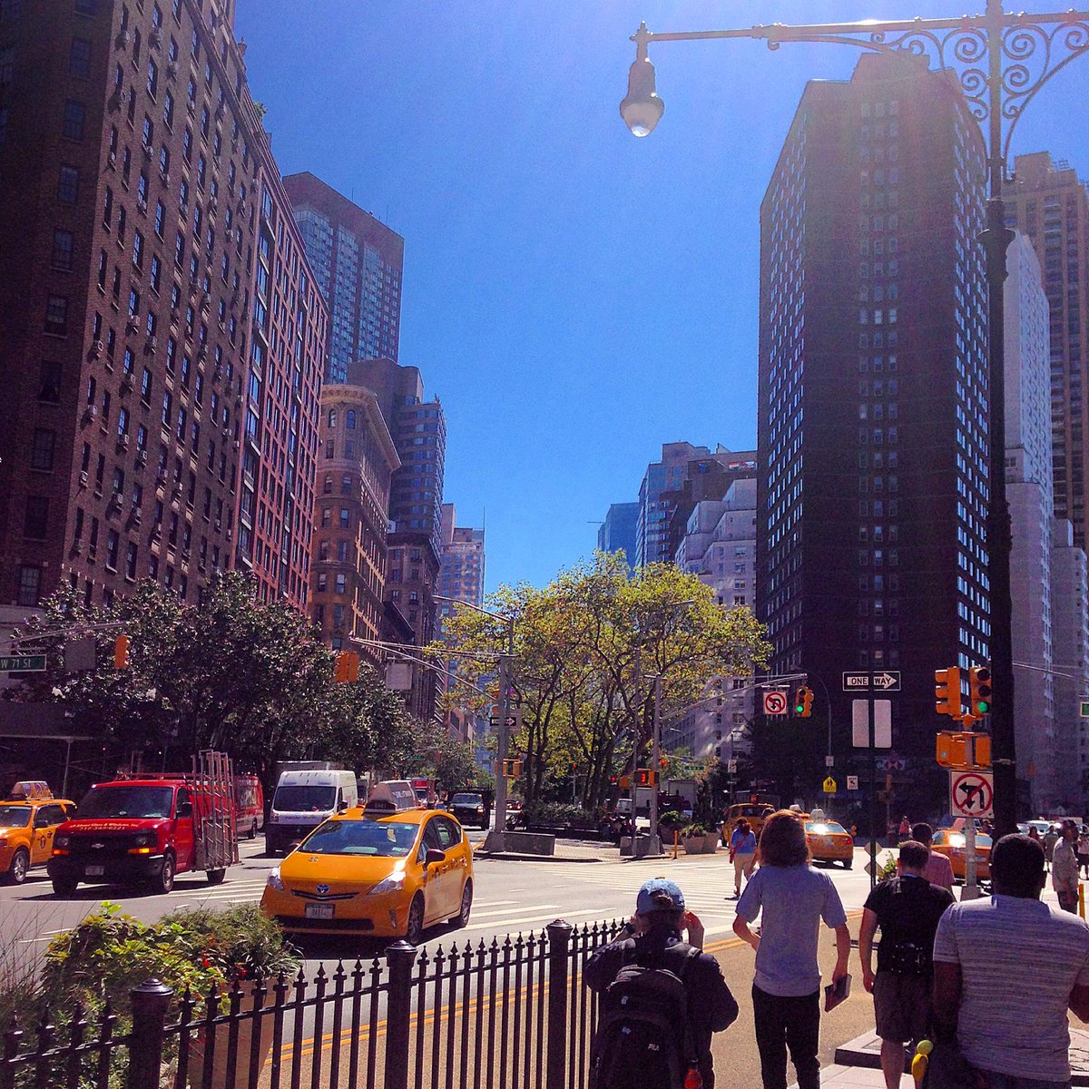 KevinClamato's tweet photo. Intersection of W 72 St/Broadway/Amsterdam. Not a cloud in the sky over the #UWS today! #Manhattan #NYC #FirstDayOfFall2016 https://t.co/p0IVpO4Ya9