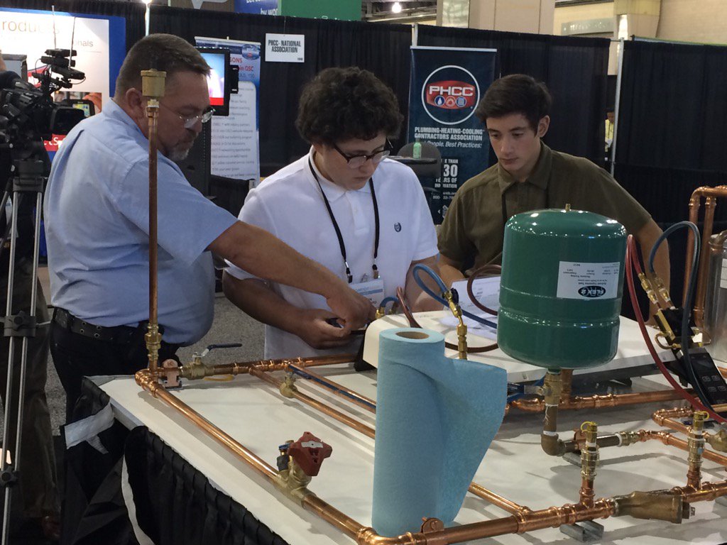 Contractor_Guru's tweet photo. Students participate in C3's Hydronic Competition #comfortechshow https://t.co/aTc9UJRWty #contractor #homeimprovement #homedeco