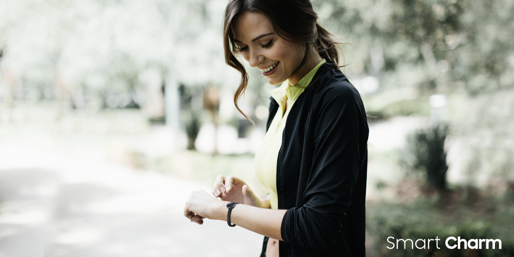samsungmobilemx's tweet photo. ¿A cuántos pasos estás de cumplir tu meta del día? Descúbrelo con #SmartCharm. https://t.co/7duNzkwrVj