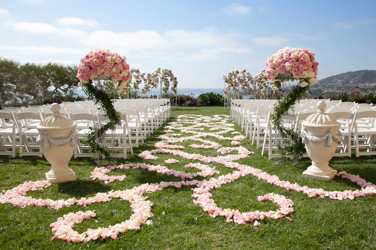 InsideWeddings's tweet photo. This ceremony is just perfect! https://t.co/jvBcTHfBJj @ChrisBentley https://t.co/HrXbMfdXaW