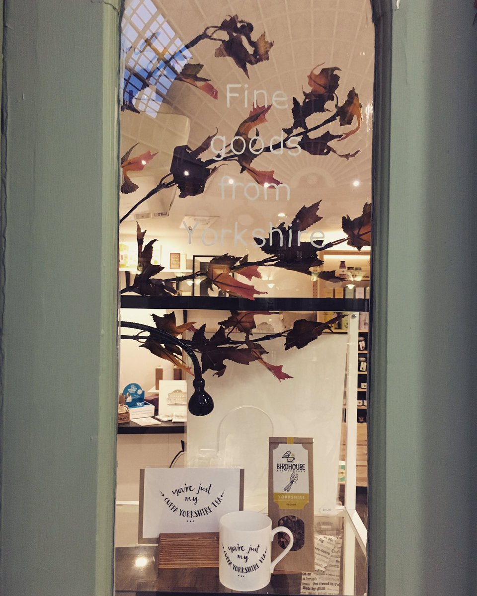 GreatYorksShop's tweet photo. #Autumn #Window ! 🍂

#leaves #orange #windowsoftheworld #leeds #yorkshire #gift #shop #cup #mug #tea #rhubarb https://t.co/4Qvp7woliz