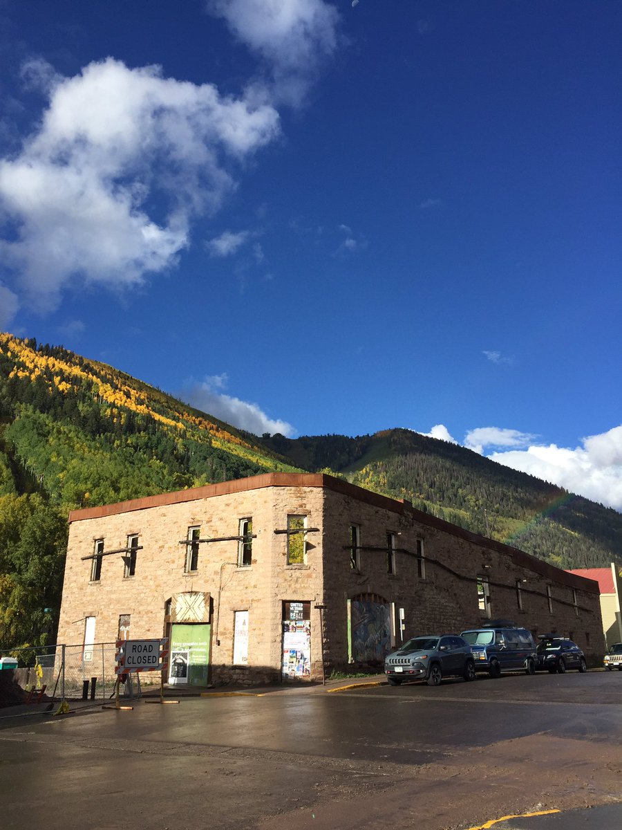 MarlaMeridith's tweet image. Such a beautiful morning in town today! 🗻 #telluride #colorado #firstdayofall #fall