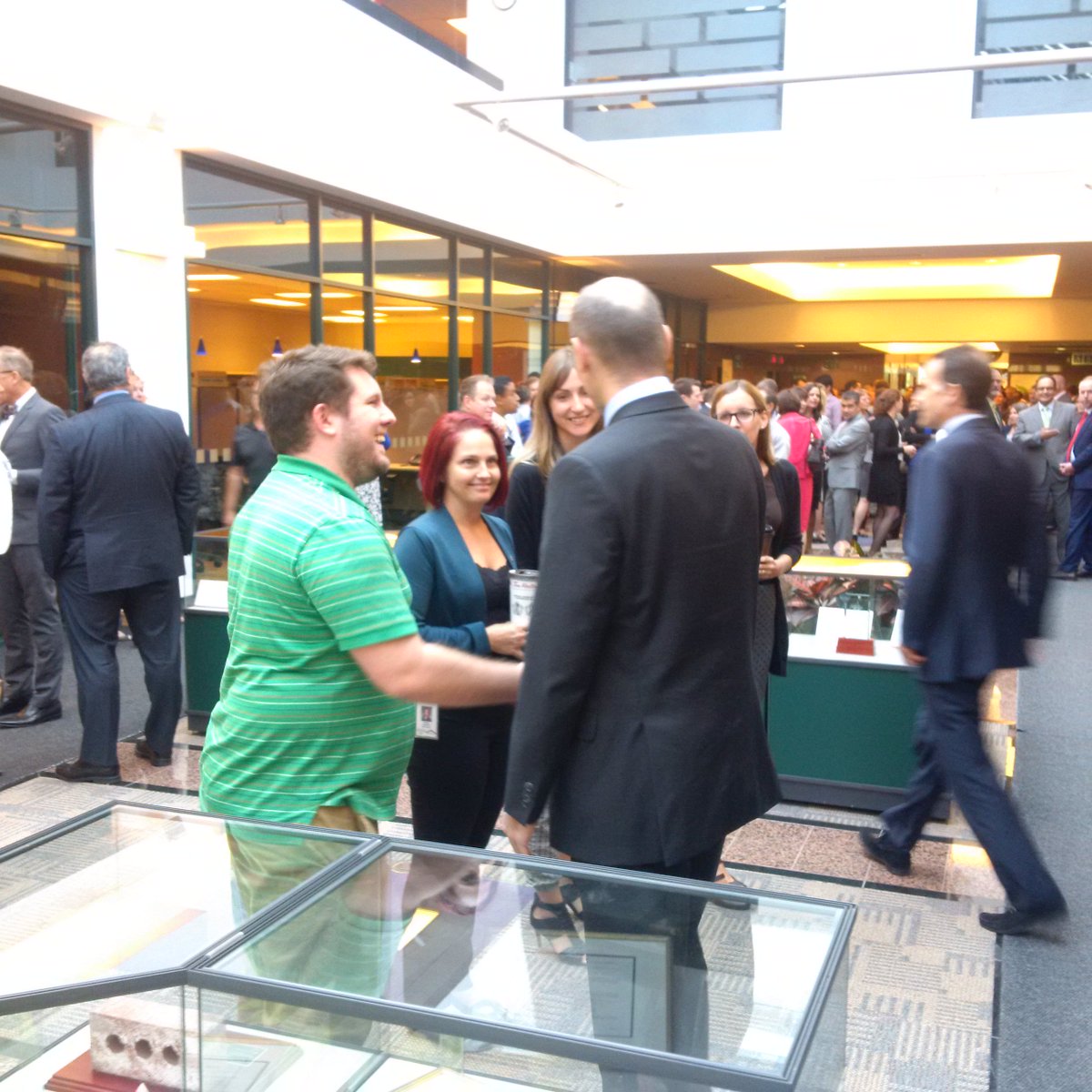 jyduclos's tweet image. Très content d'avoir pu rencontrer les employés de la @SCHL_ca ce matin ! Merci pr l'accueil @ewsiddall