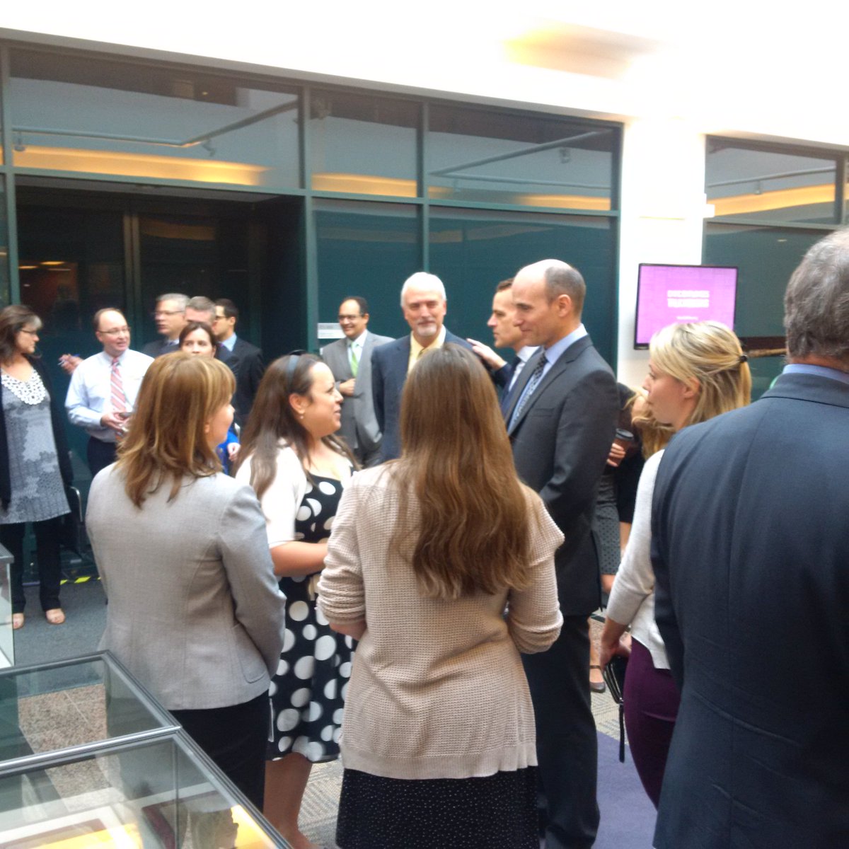 jyduclos's tweet image. Très content d'avoir pu rencontrer les employés de la @SCHL_ca ce matin ! Merci pr l'accueil @ewsiddall