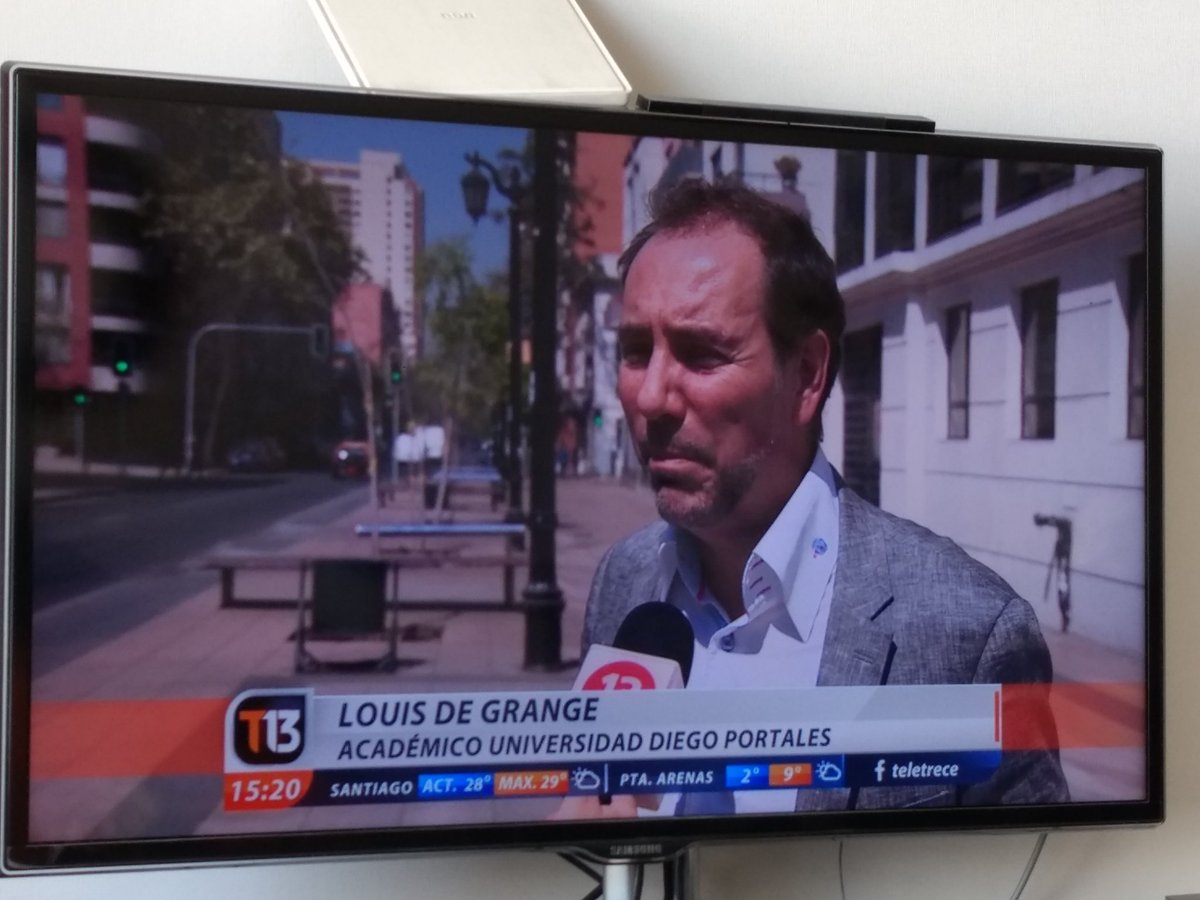JACarranzaP's tweet photo. Siempre que lo veo en la tele me pregunto cómo le dan tanto espacio en los noticieros, hablando tanta tontería... @mfc_oficial https://t.co/tdFUTbwfKF