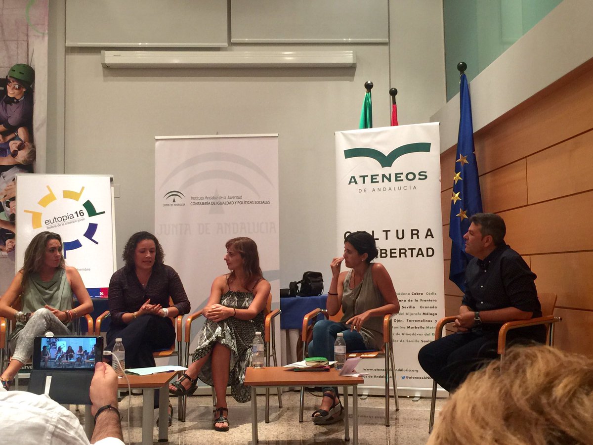albrios's tweet photo. En #Eutopia16 @IsaMastro nos habla de prototipos y estereotipos de mujer en los medios con @antoniomanuel__ y Elena Lázaro!! https://t.co/qDUjuEsJSk