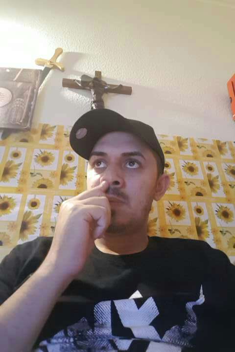 Sunt LIVE acum pe #streamago strmg.tv/1tU9U