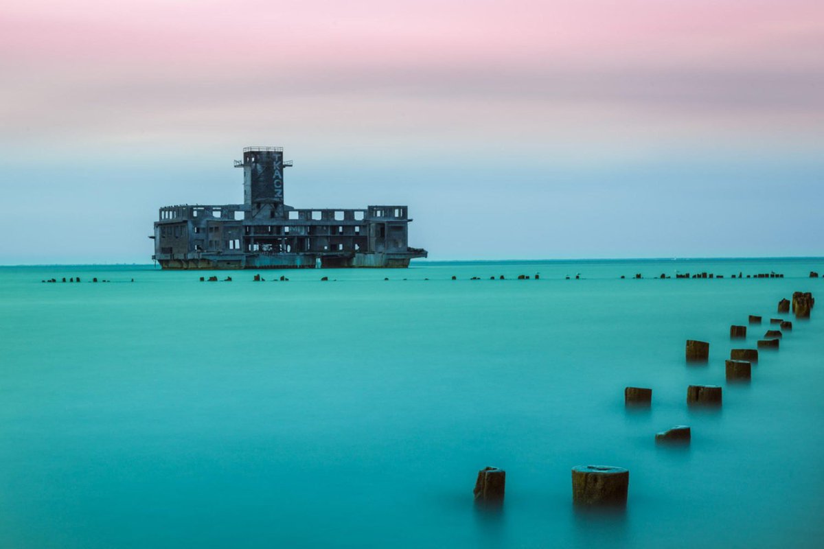 500px's tweet image. 3 Striking Photos That Capture Color, Filters, and Light: goo.gl/zzYXsE #ThursdayThoughts via @lifx