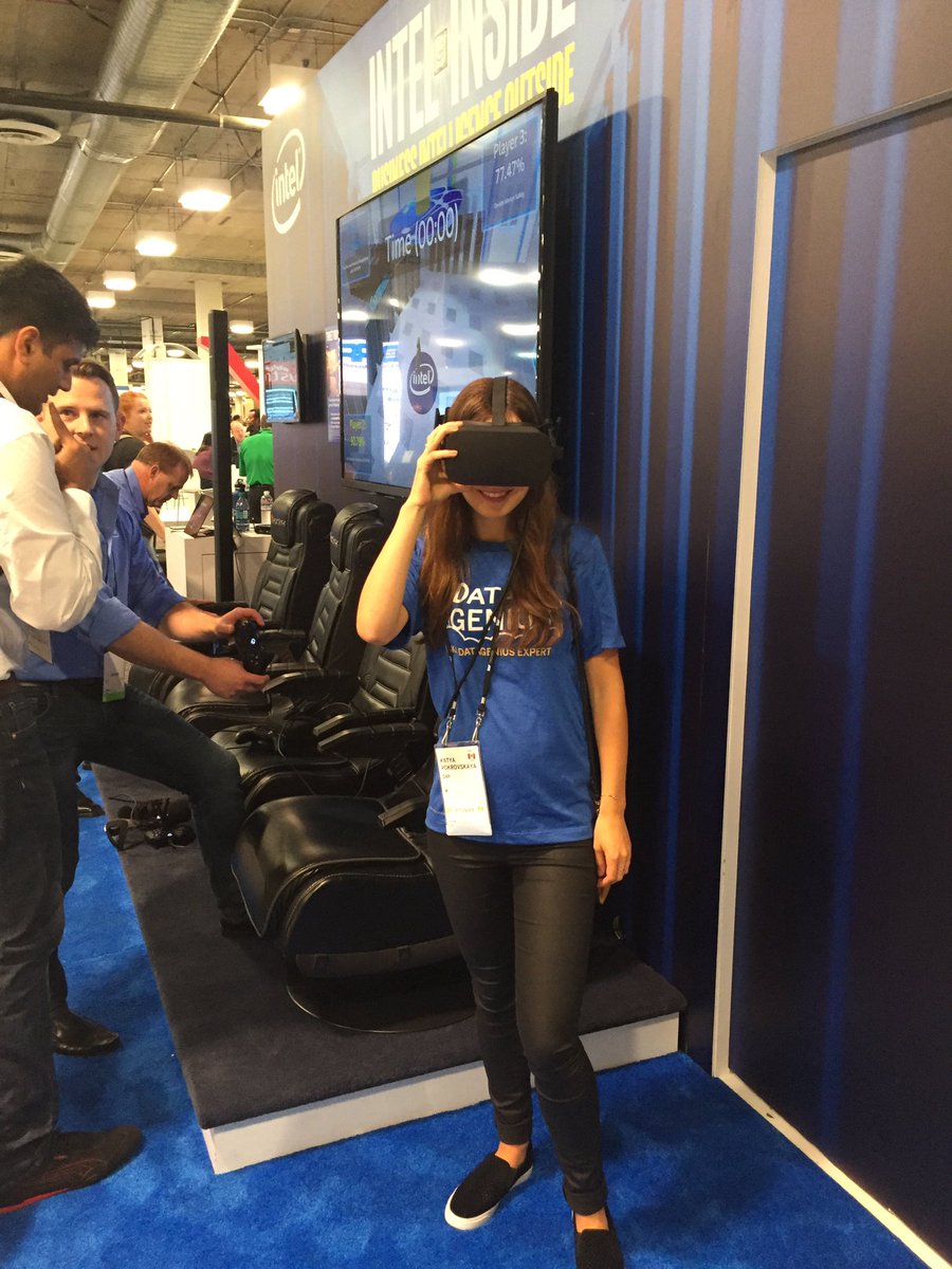 pokrovskaya_k's tweet photo. Checking out the Oculus Rift VR at the #IntelSAPTechEd booth! https://t.co/wxiRS7rB0F