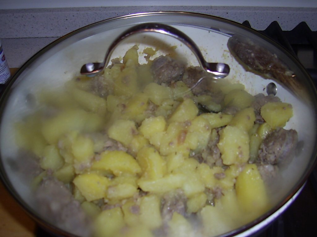 GioandiPice's tweet photo. Tracciabilità, storytelling, cucina tradizionale... ricetta patate e cudighì @campagnamica @TRusT_TGINT https://t.co/83py83POym https://t.co/kGUJC5VLRW