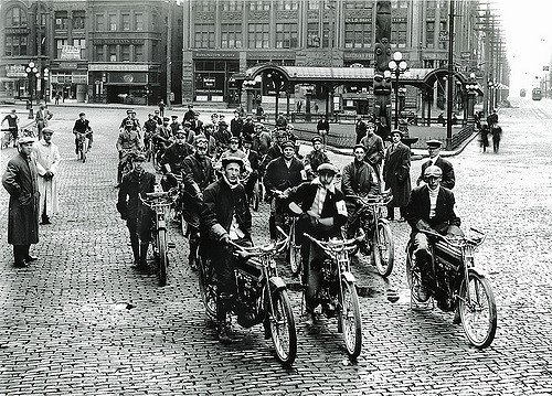 HousingAndParks's tweet image. SeattleOPCD: Motorcycles in Pioneer Square, circa 1914. Photo courtesy of Seattle Municipal Archives. #ThrowbackTh…