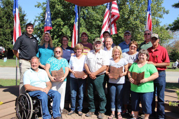 farmanddairy's tweet photo. The Ohio Department of Agriculture DSWC presented Conservation Farm Family Awards to 5 Ohio Farm families at #FSR16.
https://t.co/mNCvX9t7Bo https://t.co/lX0ViCZDsn