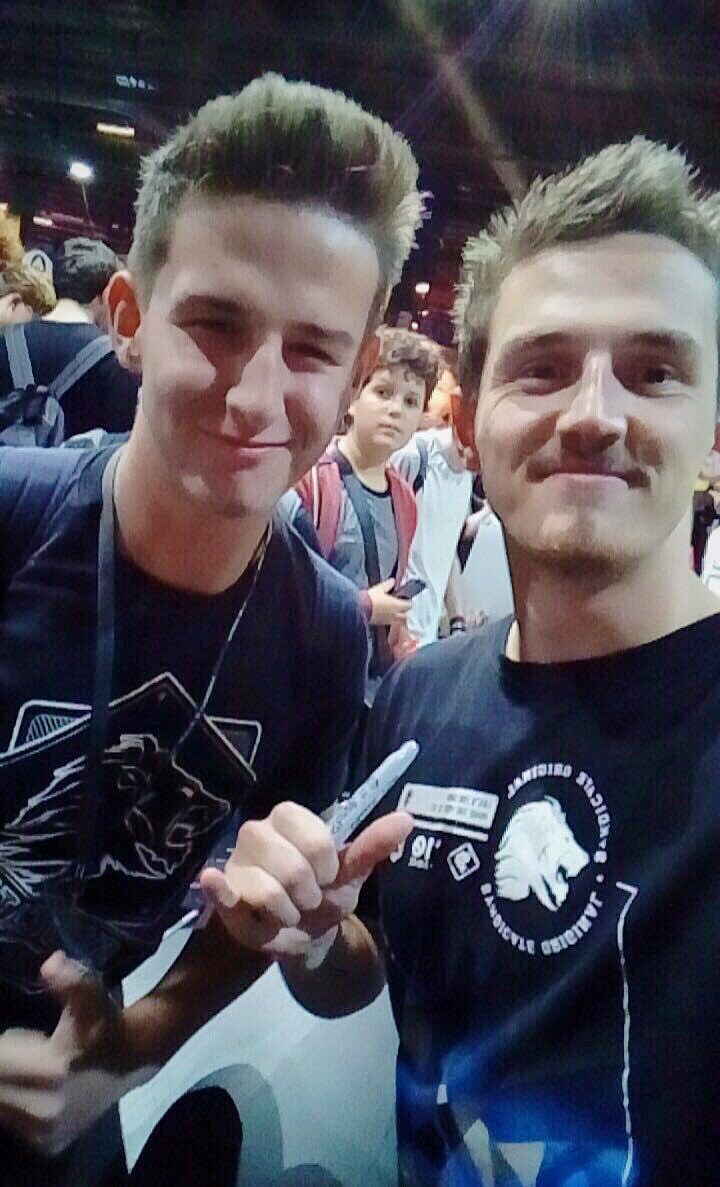 JoshHarriesss's tweet photo. From #i52 to #EGX 2016 - loved meeting you for the 2nd time Tom! Can't believe you recognised me!!😂😂 @ProSyndicate @SyndicateOG @EGX https://t.co/rWYbswWdZQ