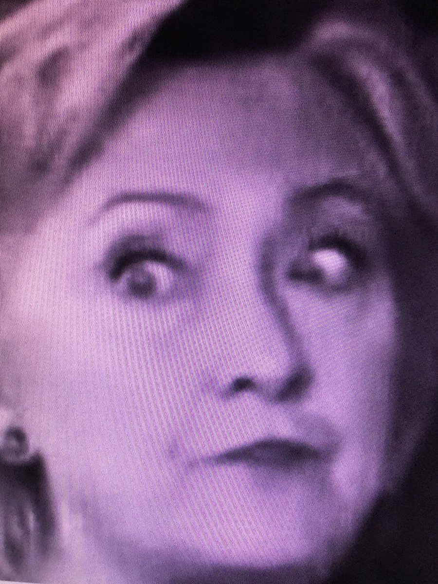 What's wrong with Hillary Clinto's eyes now?