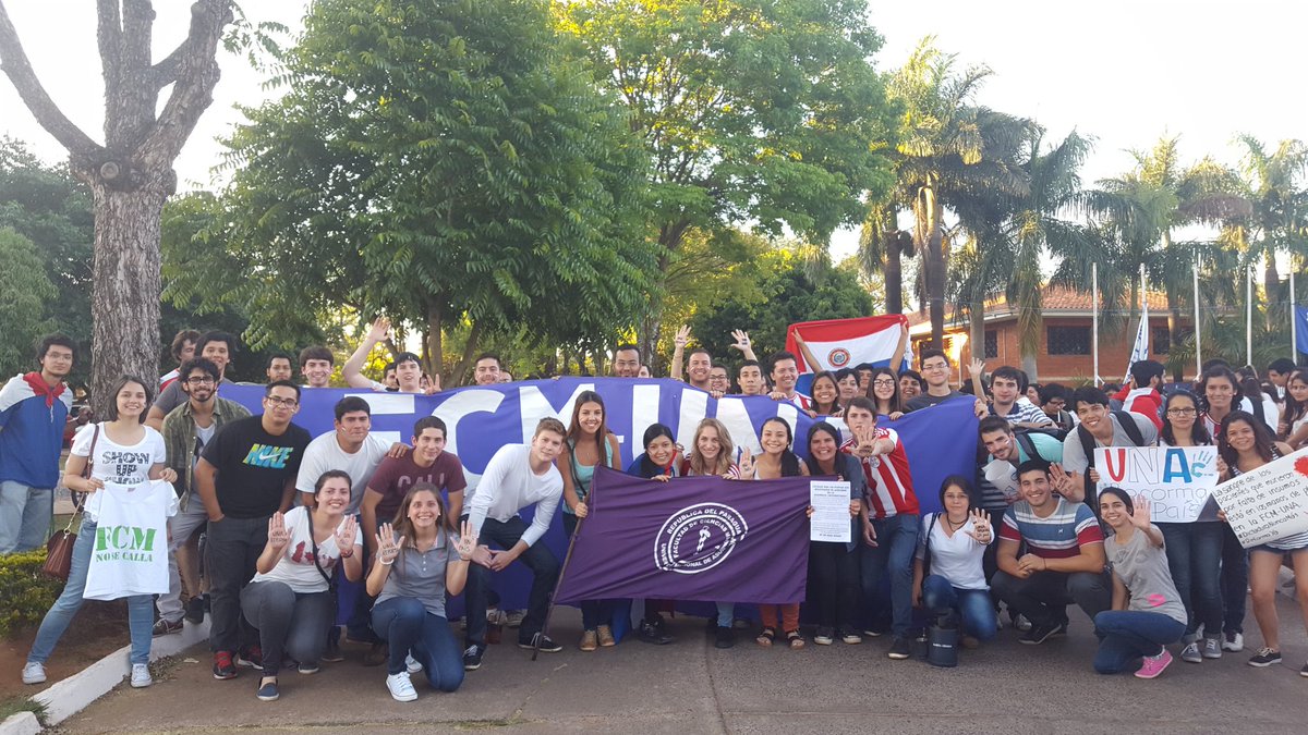 lalyfromdablock's tweet photo. que aguante tiene esta barra ❤❤❤ que bien te veo FCM!!!! #NUESTRAREFORMAYA https://t.co/gJ1J6eWMFl