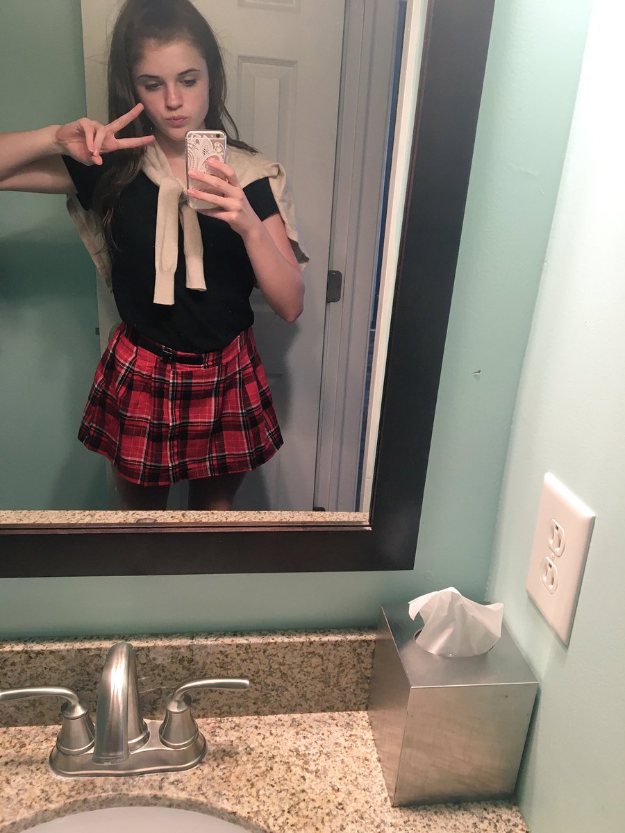 izzyrburks's tweet photo. Country club dayπ #awkwardpictures #cgspirit2016 https://t.co/T5daJIrhp6