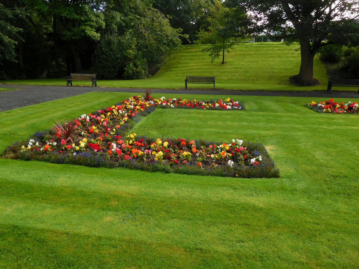 WilmslowHour's tweet photo. It was great meeting the men today, who say it with flowers #Wilmslow #Cheshire https://t.co/19QJ2oKu7J
