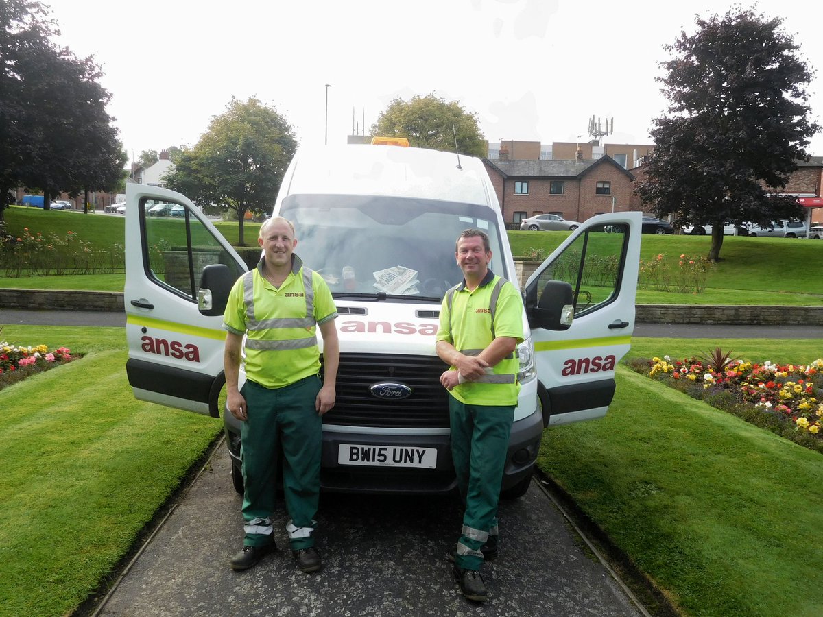 WilmslowHour's tweet photo. It was great meeting the men today, who say it with flowers #Wilmslow #Cheshire https://t.co/19QJ2oKu7J
