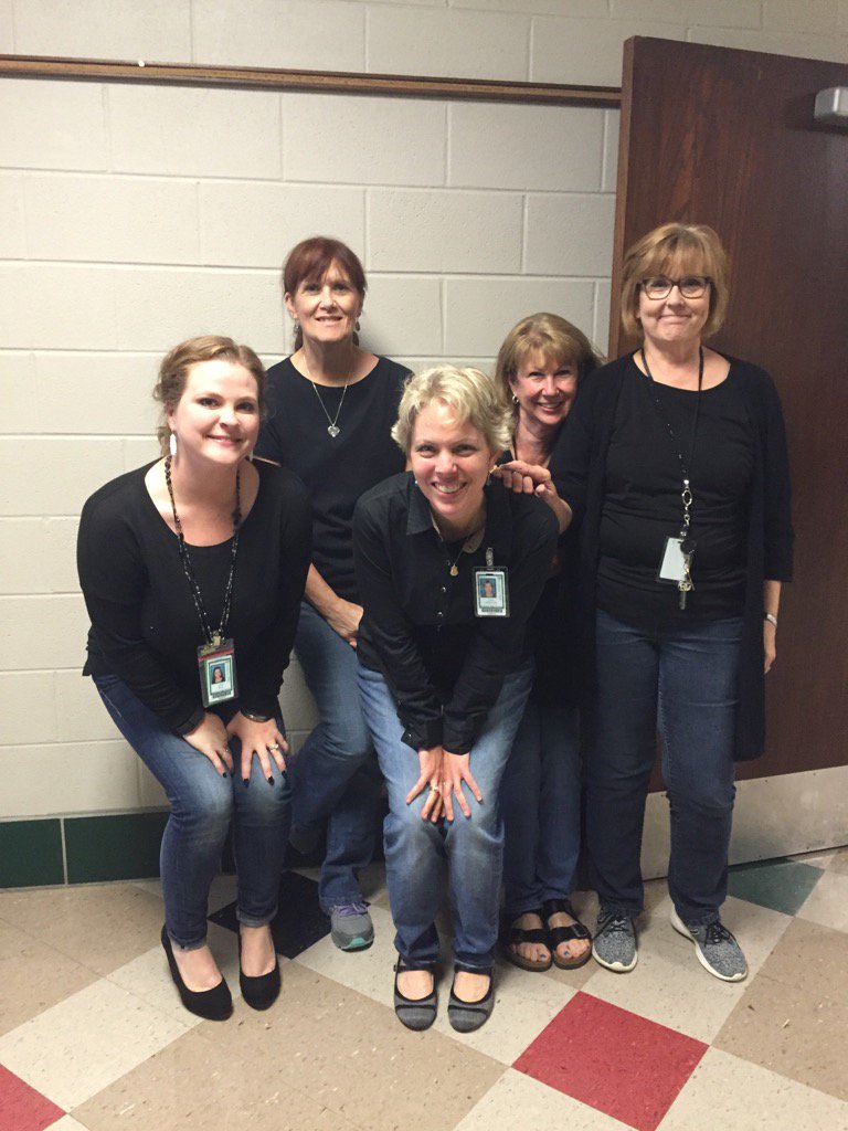 schoolofschulze's tweet photo. Quintuplets in celebration of twin day for homecoming week @BrenhamHS. #hoco2016 #twinday #ichoosebrenham #engdept https://t.co/AZbRQdeAPj