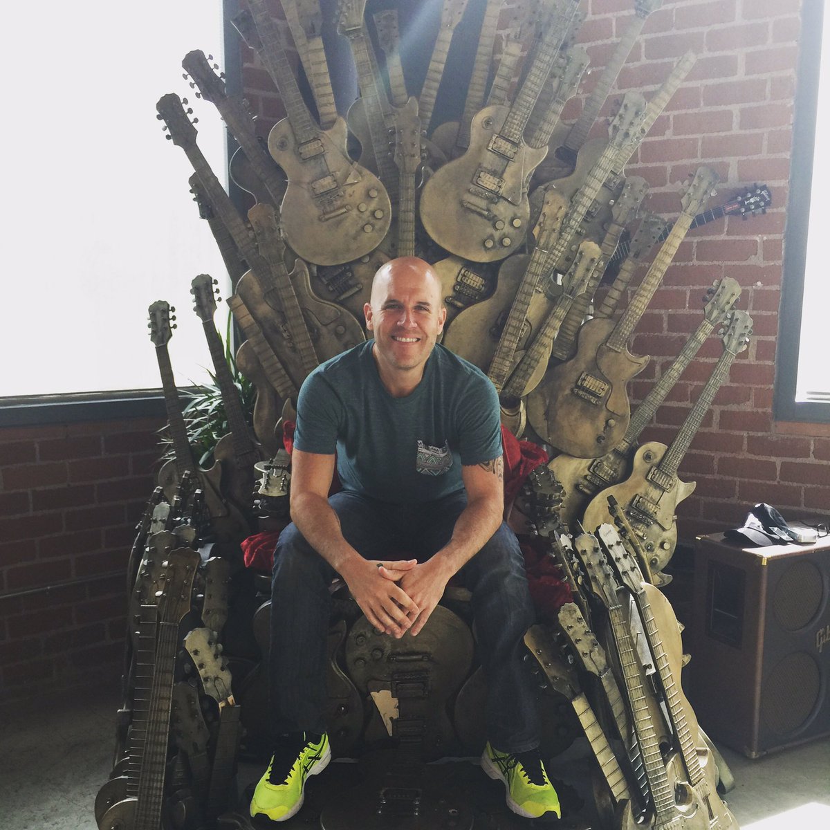 gianmarcomusica's tweet photo. Thanks to @gibsonguitar for invite me to try the new 2017 Guitars.
It's a honor to be part of the team.
#GibsonShowroomBeverlyHills https://t.co/mnU4v3sdjb