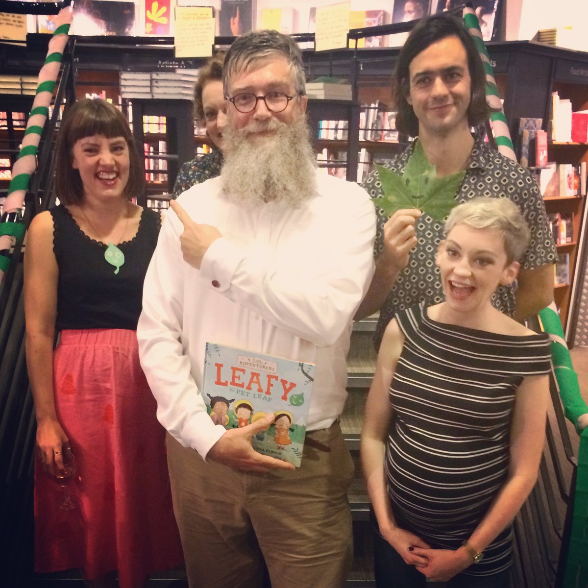 jabberworks's tweet image. A few more pics of the lovely @BIGPictureBooks team behind #LEAFYthePetLeaf!🙂🍃 #LittleAdventurers @WaterstonesKR @mawiatunney @jackdraws
