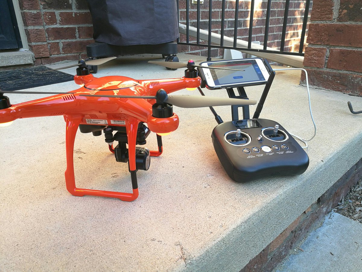 TechNinjaSpeaks's tweet photo. Watch out DJI there is a new Drone in town.  And it's cheaper!!  @ https://t.co/geuQLIdPjI