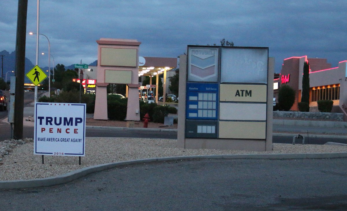 Trump4NM's tweet photo. .@realDonaldTrump signs going up across #LasCruces. #nmpol #MakeAmericaGreatAgain https://t.co/CENexeeOJp