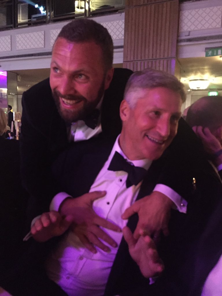RebecaGuzmanCB's tweet photo. The winner is back at the table! @cbreRetail @CBRE_UK @CBRE_London #philcann #retail #wewon #EGAwards16 https://t.co/xHt4nrowvA